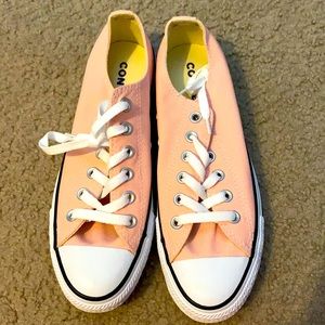 Light pink converse low tops